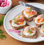 Herbed crème & smoked salmon on pumpernickel
