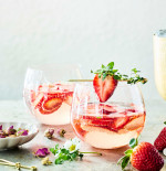 Strawberry Thyme Gin & Tonic 